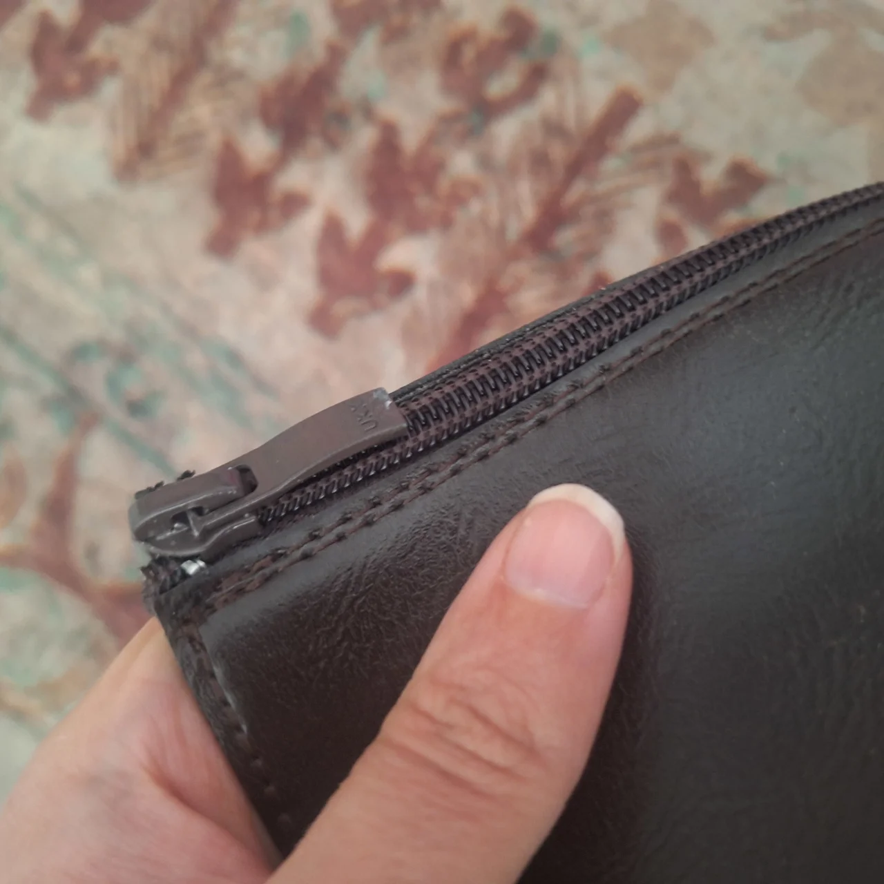 کند بودن زیپ لباس